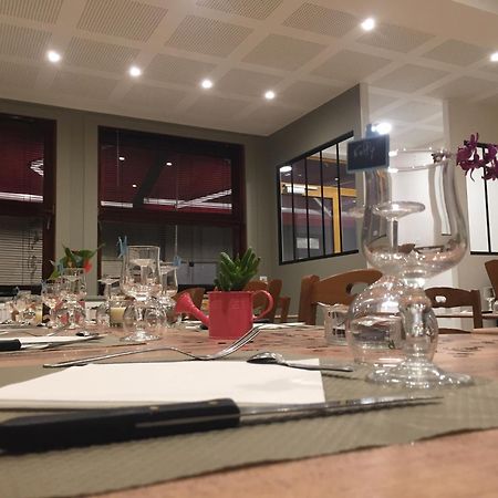 Hotel Du Nord Chambres Familiales Fontaines  المظهر الخارجي الصورة