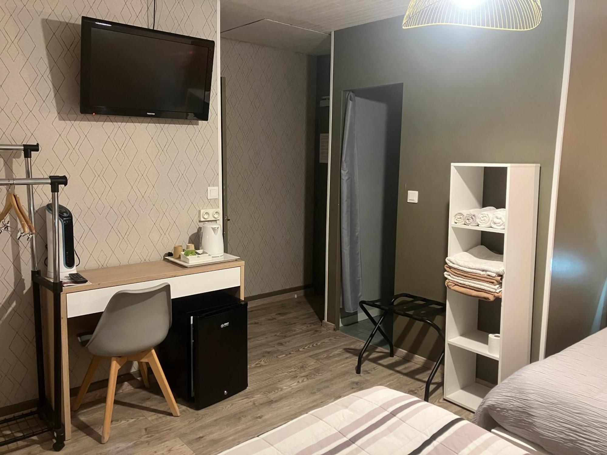 Hotel Du Nord Chambres Familiales Fontaines  المظهر الخارجي الصورة