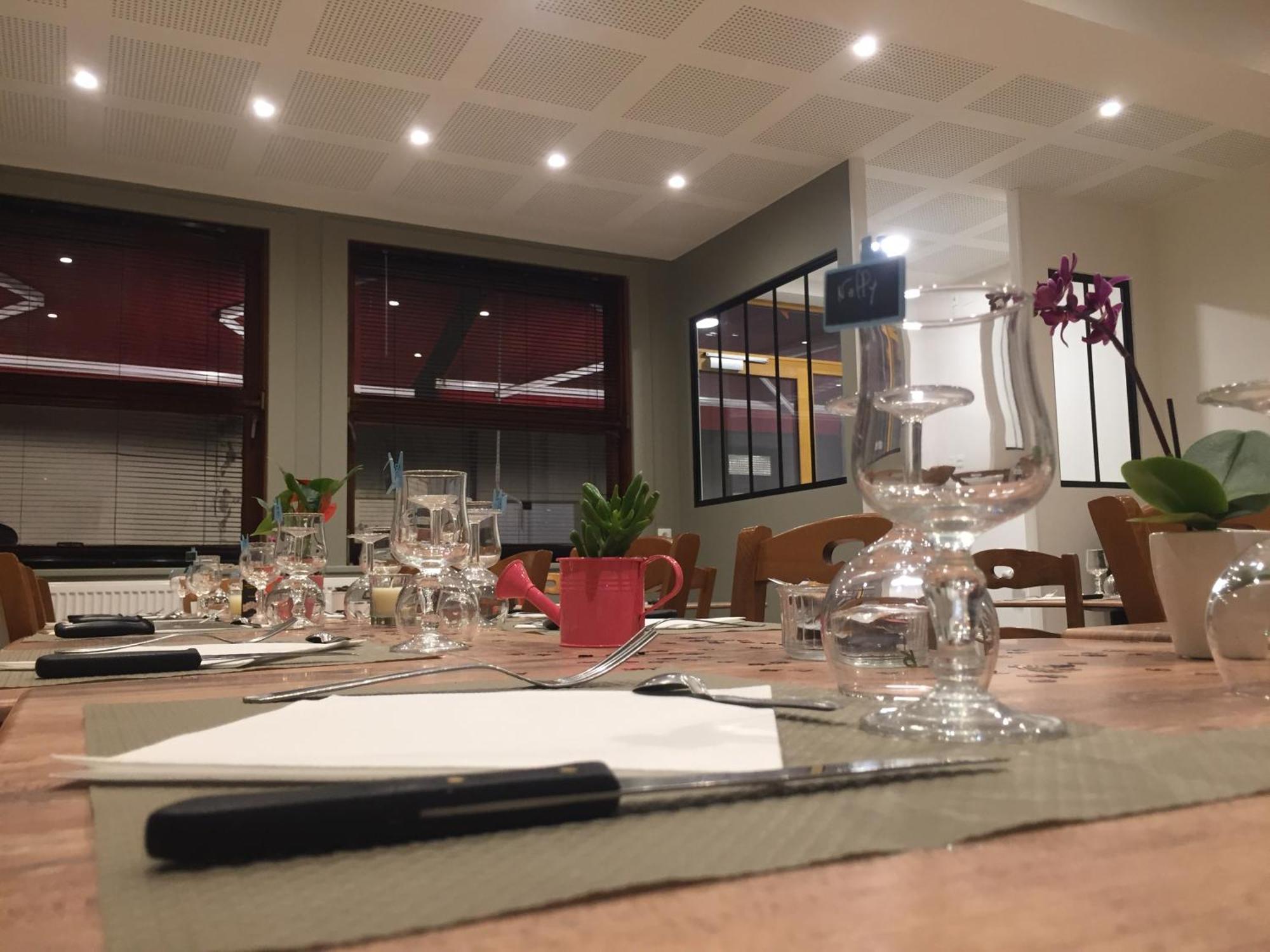 Hotel Du Nord Chambres Familiales Fontaines  المظهر الخارجي الصورة