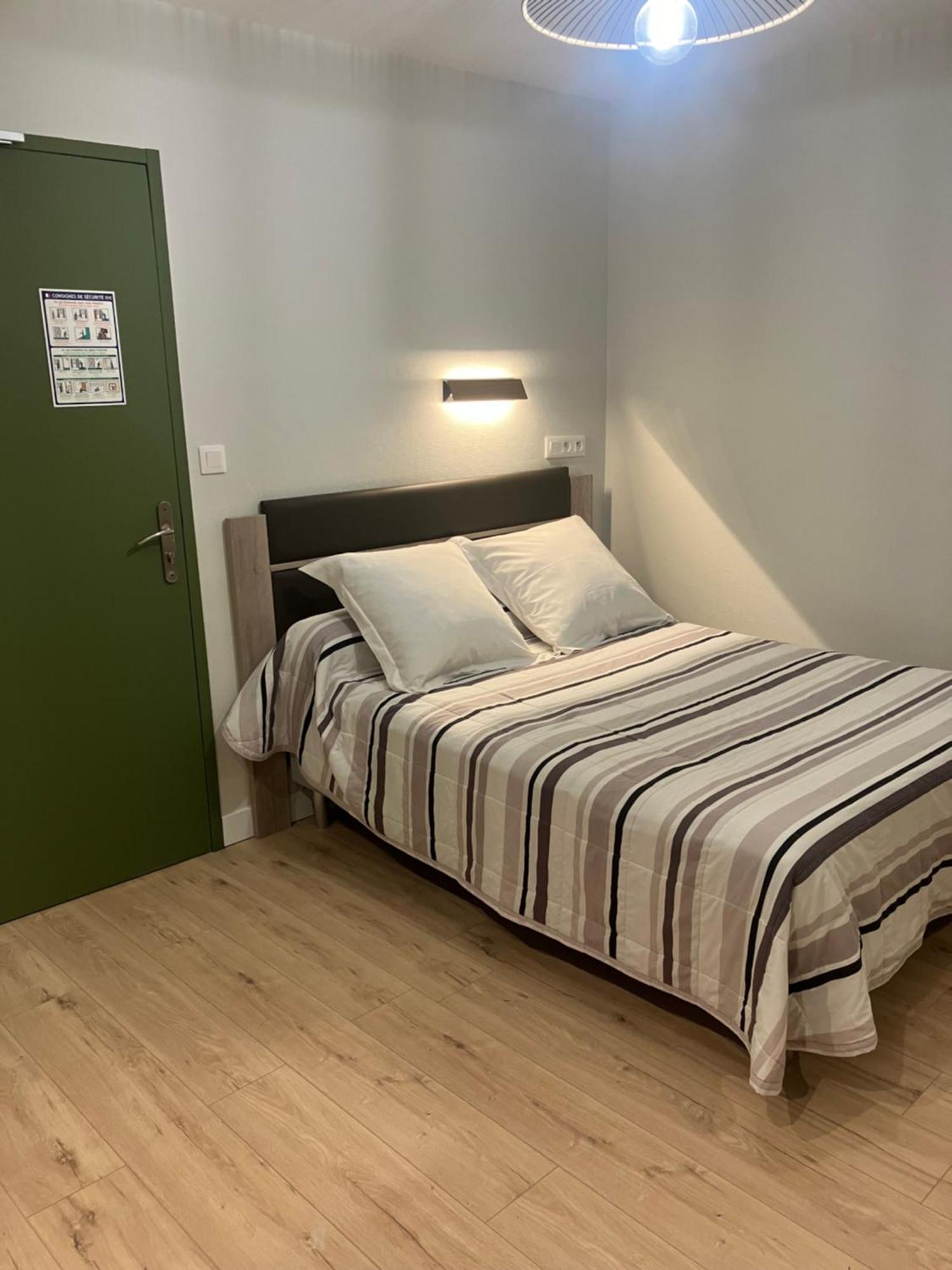 Hotel Du Nord Chambres Familiales Fontaines  المظهر الخارجي الصورة