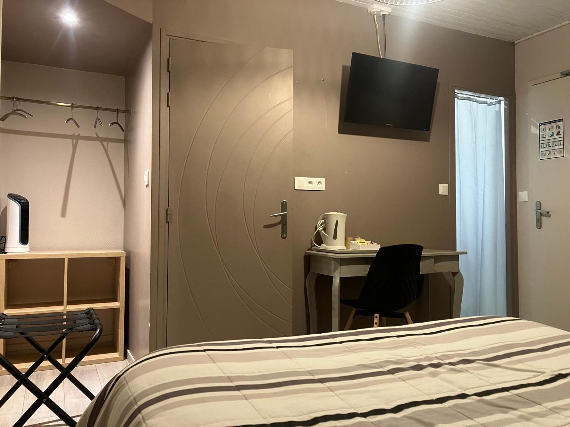 Hotel Du Nord Chambres Familiales Fontaines  المظهر الخارجي الصورة