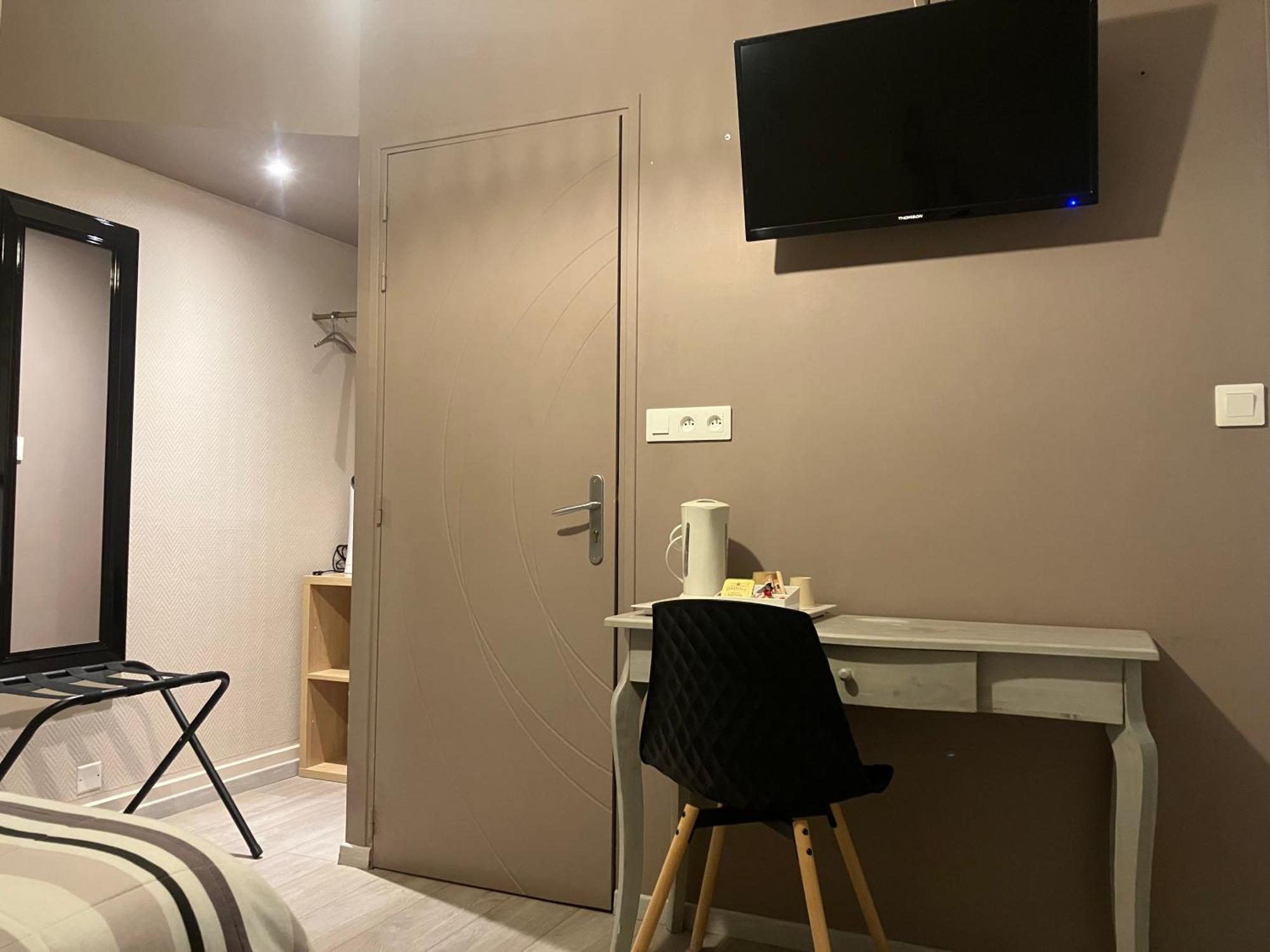 Hotel Du Nord Chambres Familiales Fontaines  المظهر الخارجي الصورة