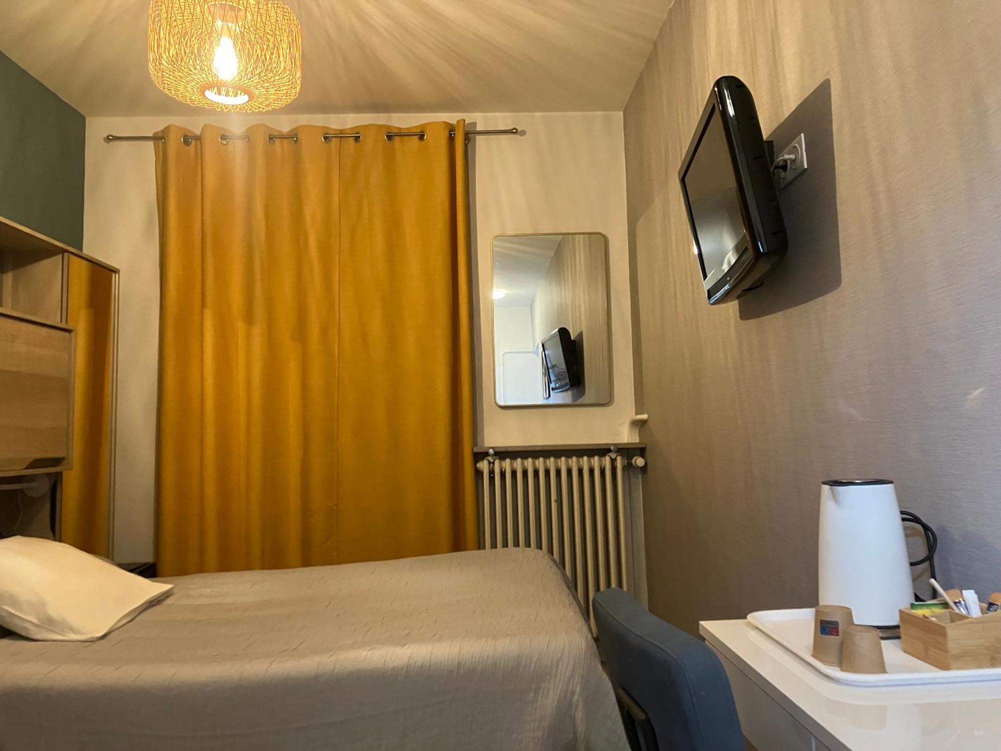 Hotel Du Nord Chambres Familiales Fontaines  المظهر الخارجي الصورة