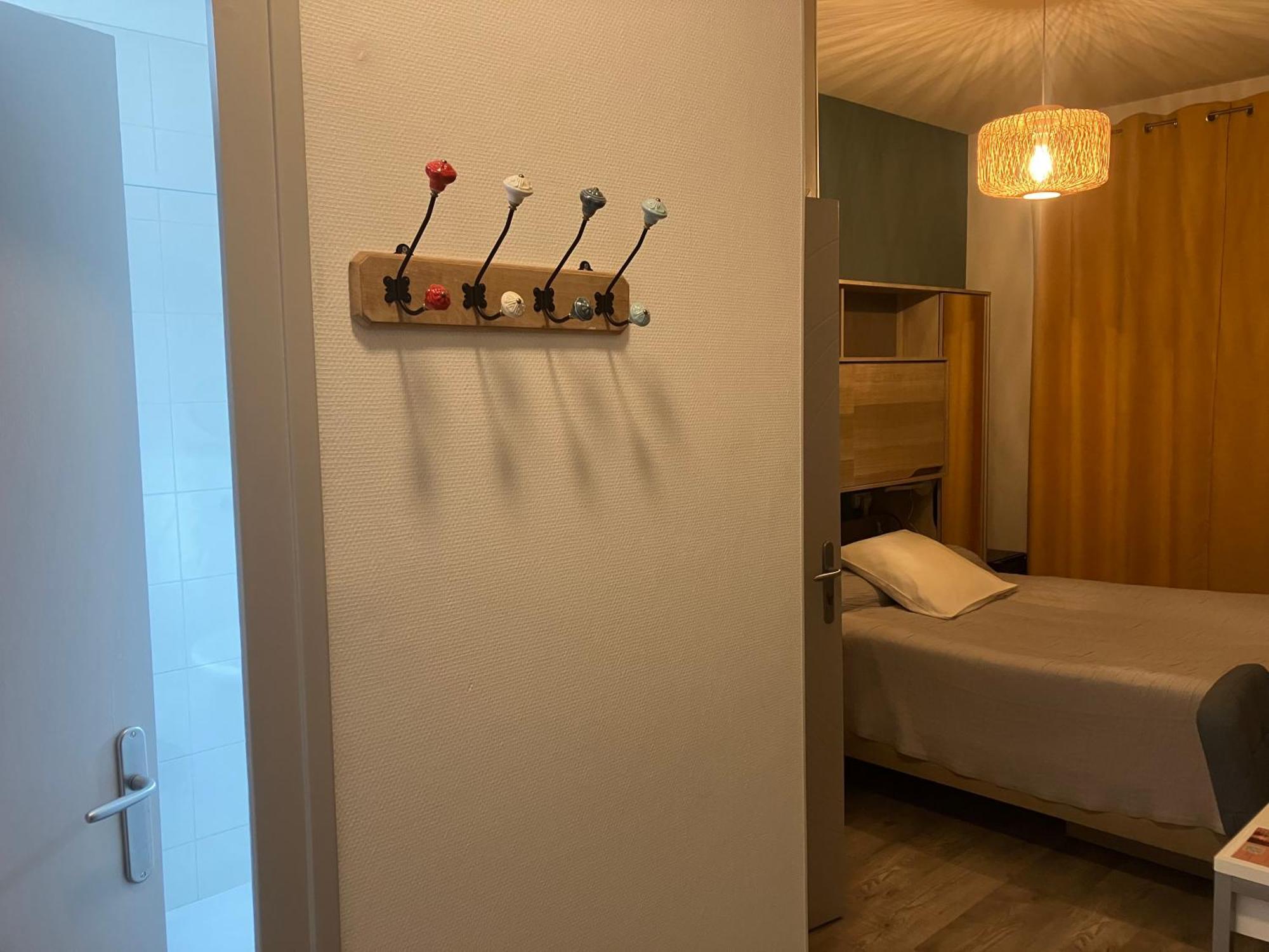 Hotel Du Nord Chambres Familiales Fontaines  المظهر الخارجي الصورة