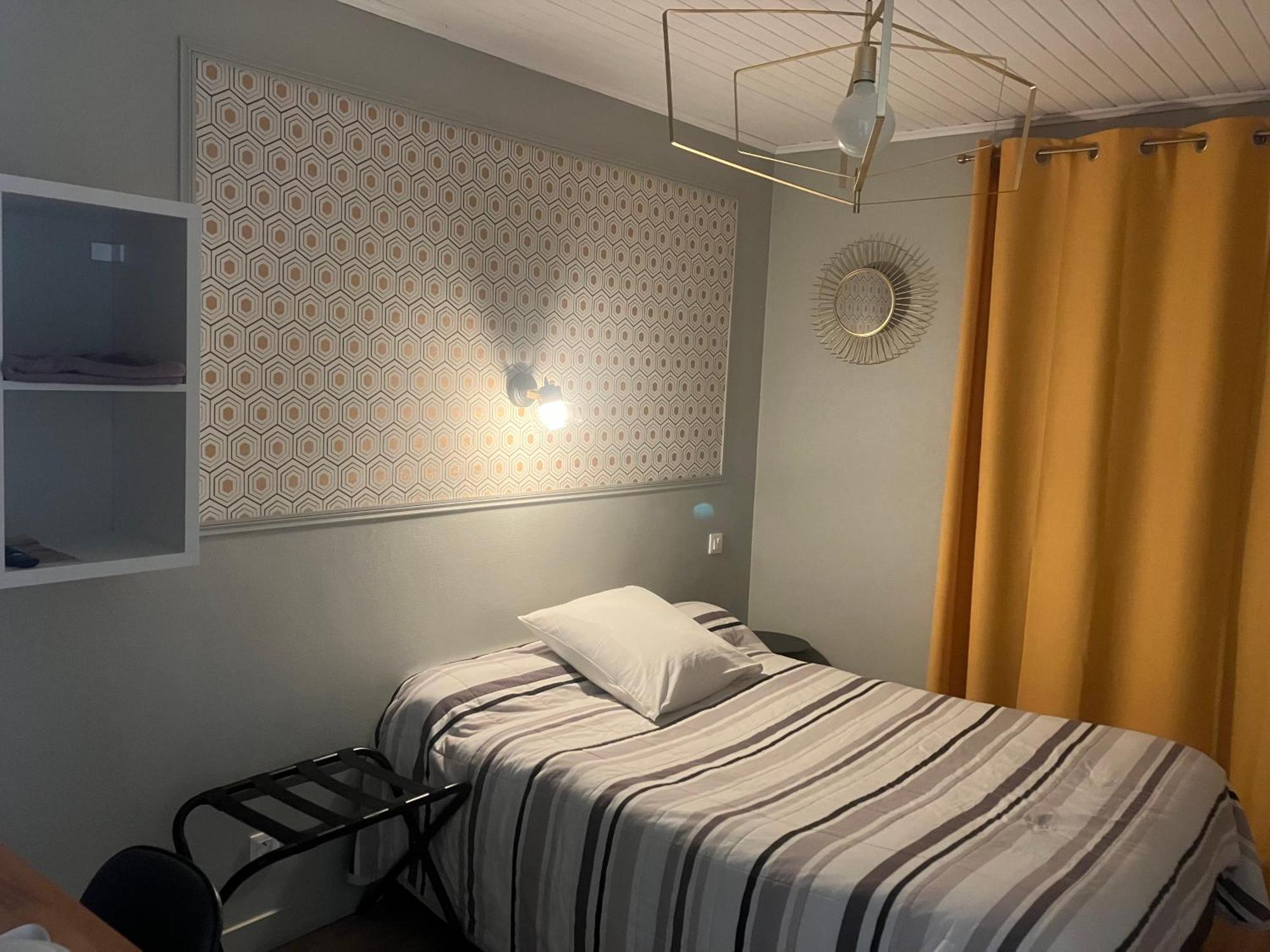 Hotel Du Nord Chambres Familiales Fontaines  المظهر الخارجي الصورة