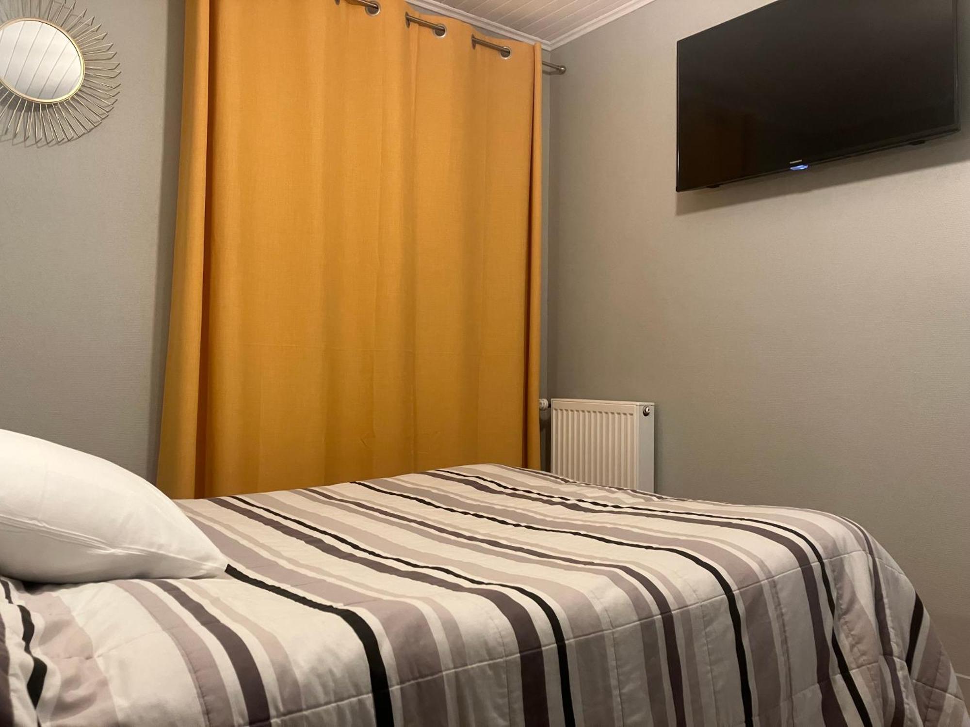 Hotel Du Nord Chambres Familiales Fontaines  المظهر الخارجي الصورة
