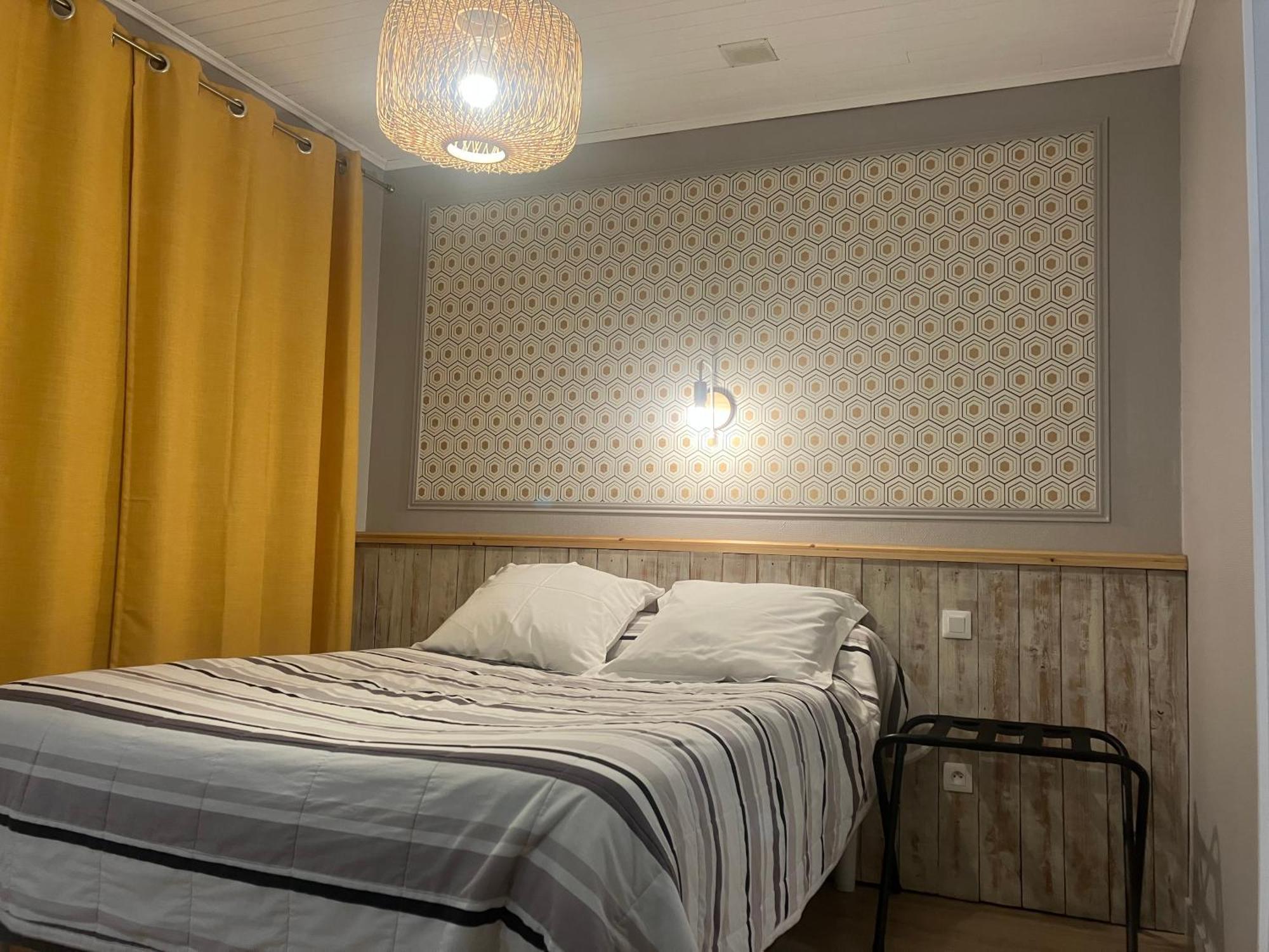 Hotel Du Nord Chambres Familiales Fontaines  المظهر الخارجي الصورة